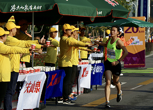 2018南京马拉松暨全国马拉松锦标赛（南京站）鸣枪开跑